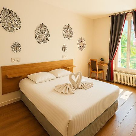 Logis Hotel Du Cirque Troyes Centre Historique Eksteriør billede