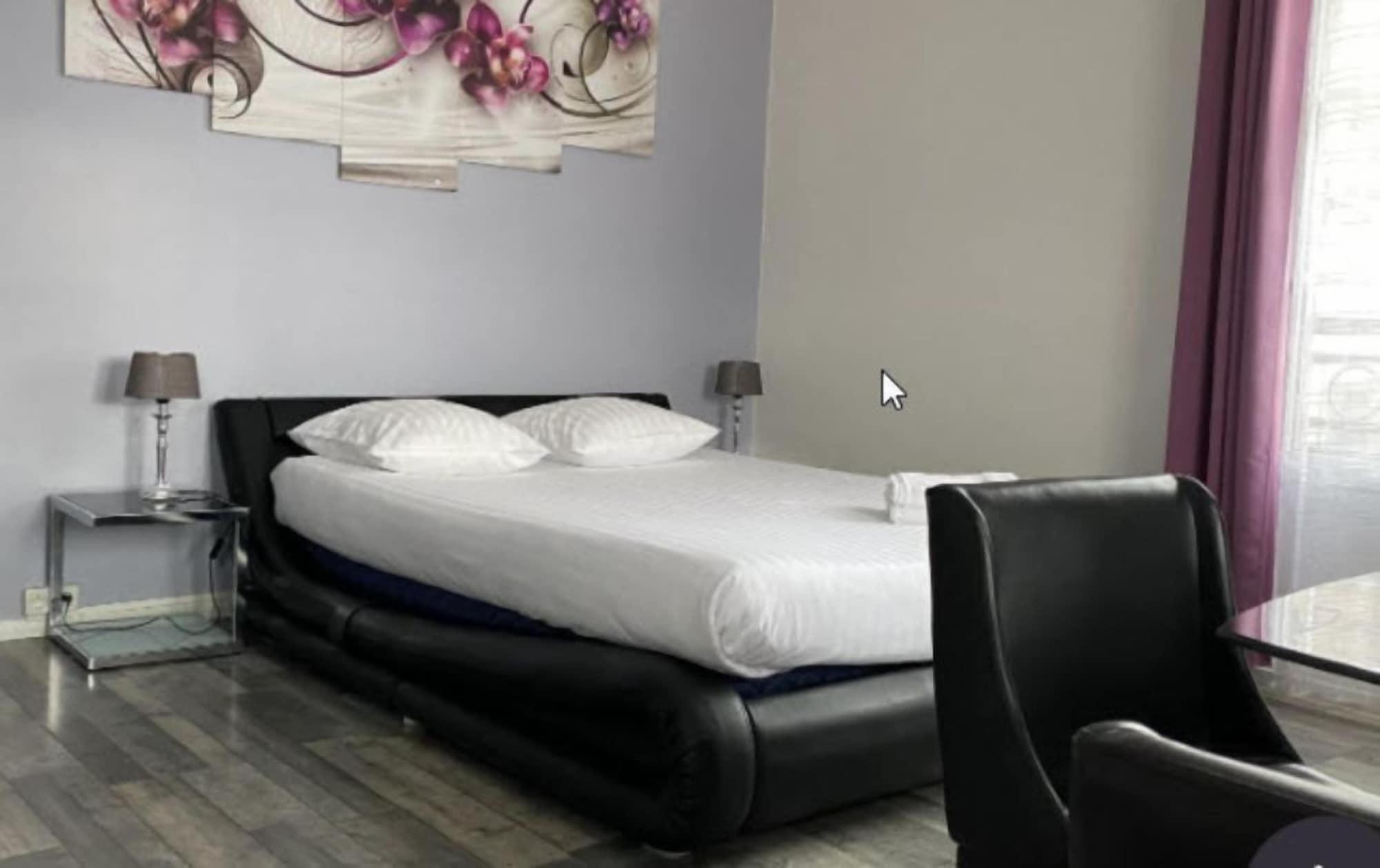Logis Hotel Du Cirque Troyes Centre Historique Eksteriør billede