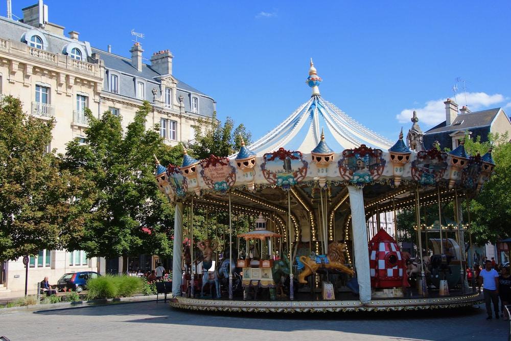 Logis Hotel Du Cirque Troyes Centre Historique Eksteriør billede
