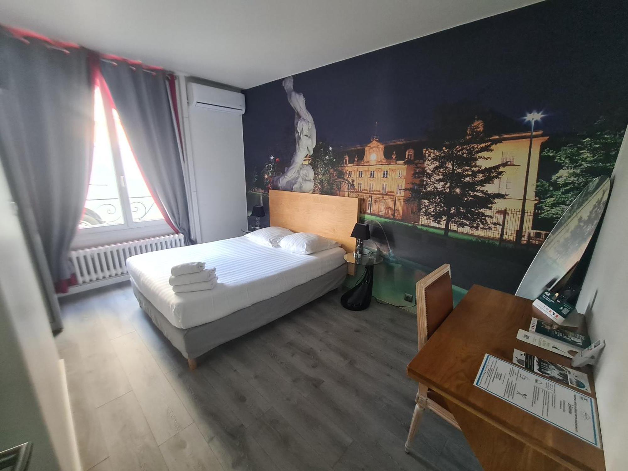 Logis Hotel Du Cirque Troyes Centre Historique Eksteriør billede