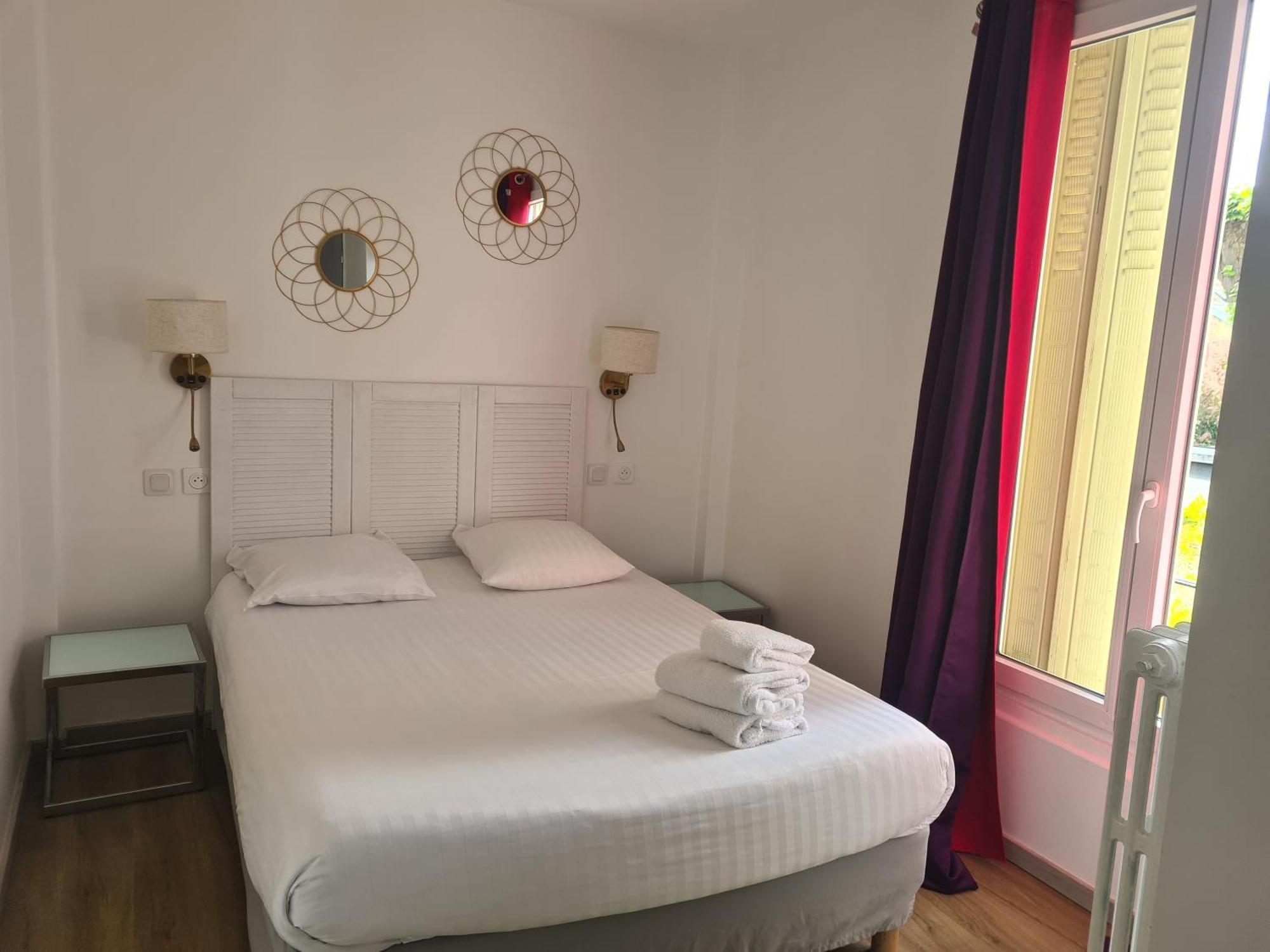 Logis Hotel Du Cirque Troyes Centre Historique Eksteriør billede