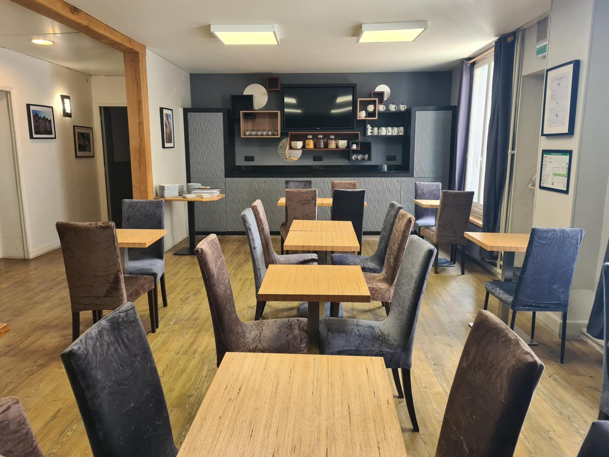 Logis Hotel Du Cirque Troyes Centre Historique Eksteriør billede