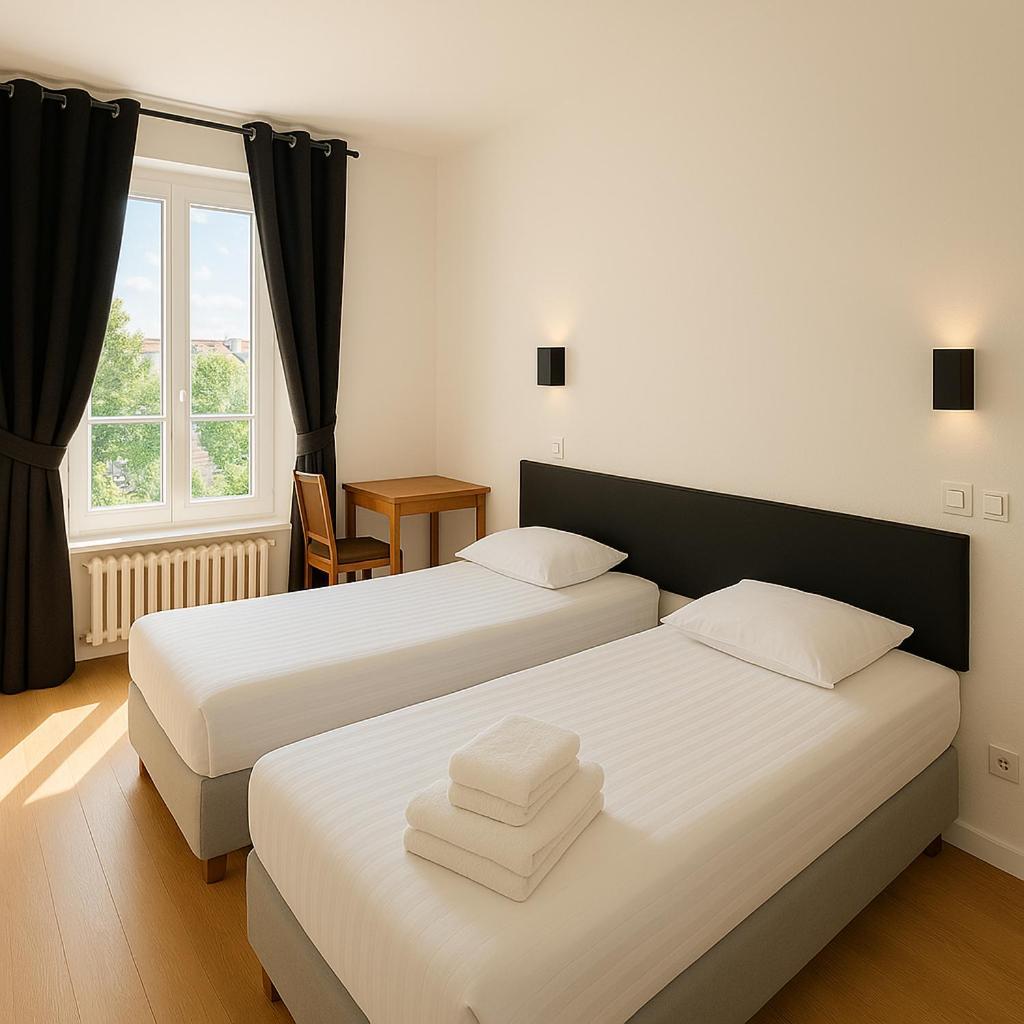 Logis Hotel Du Cirque Troyes Centre Historique Eksteriør billede
