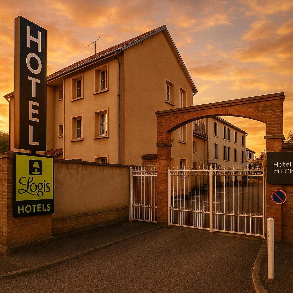 Logis Hotel Du Cirque Troyes Centre Historique Eksteriør billede