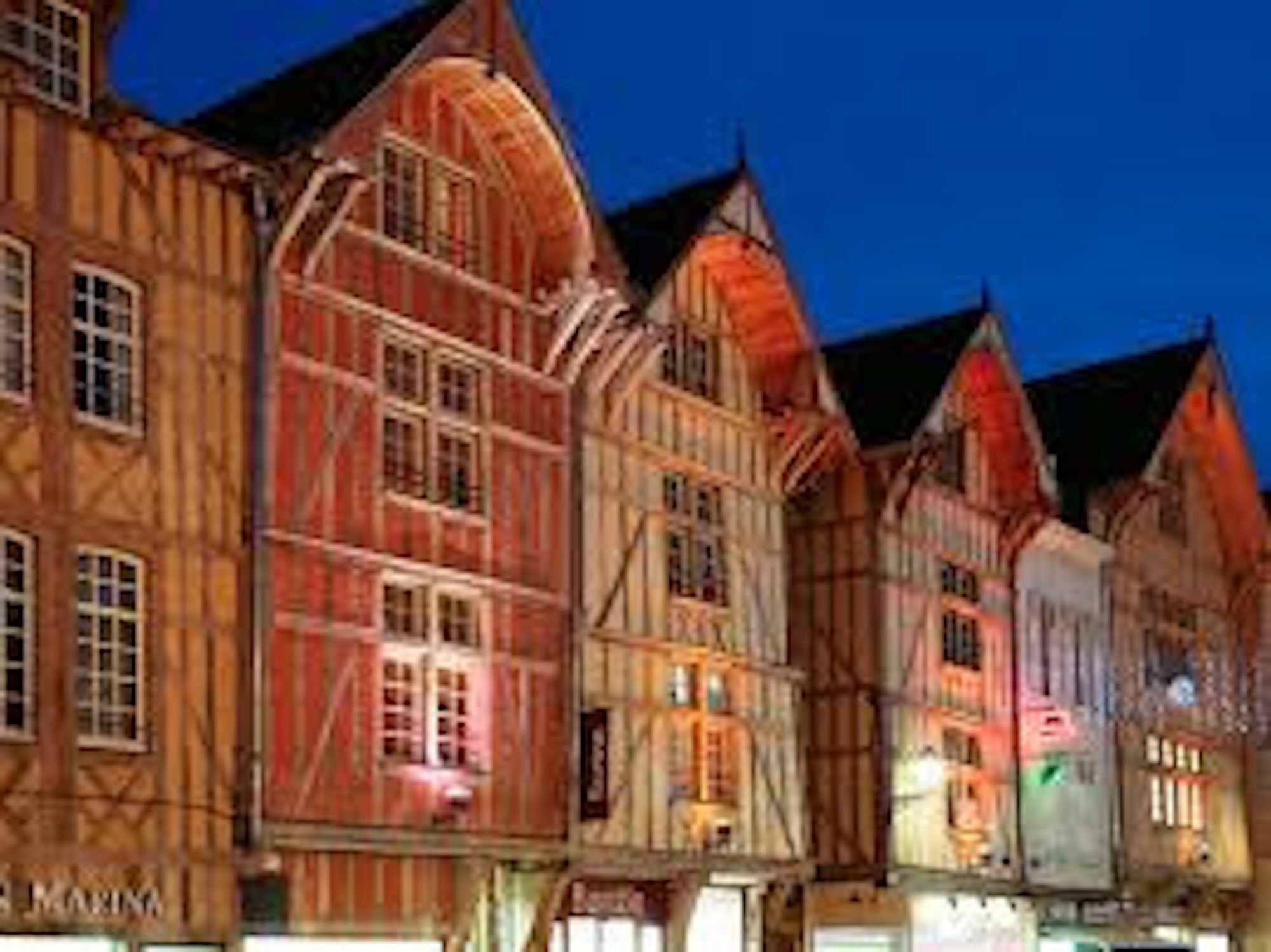 Logis Hotel Du Cirque Troyes Centre Historique Eksteriør billede